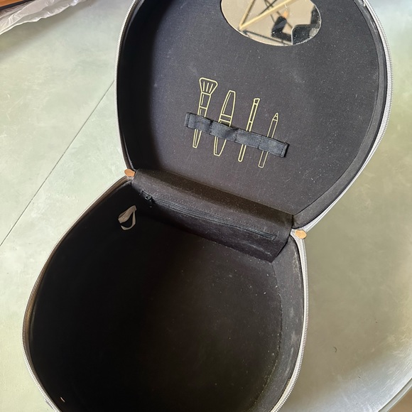 Ellen Tracy cosmetics case - Picture 3 of 4